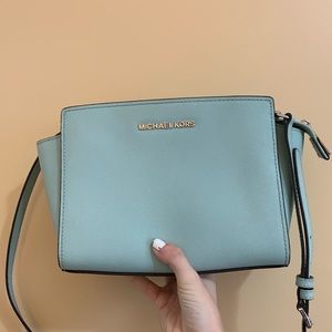 MICHAEL KORS CROSSBODY BLUE BAG -BARELY USED